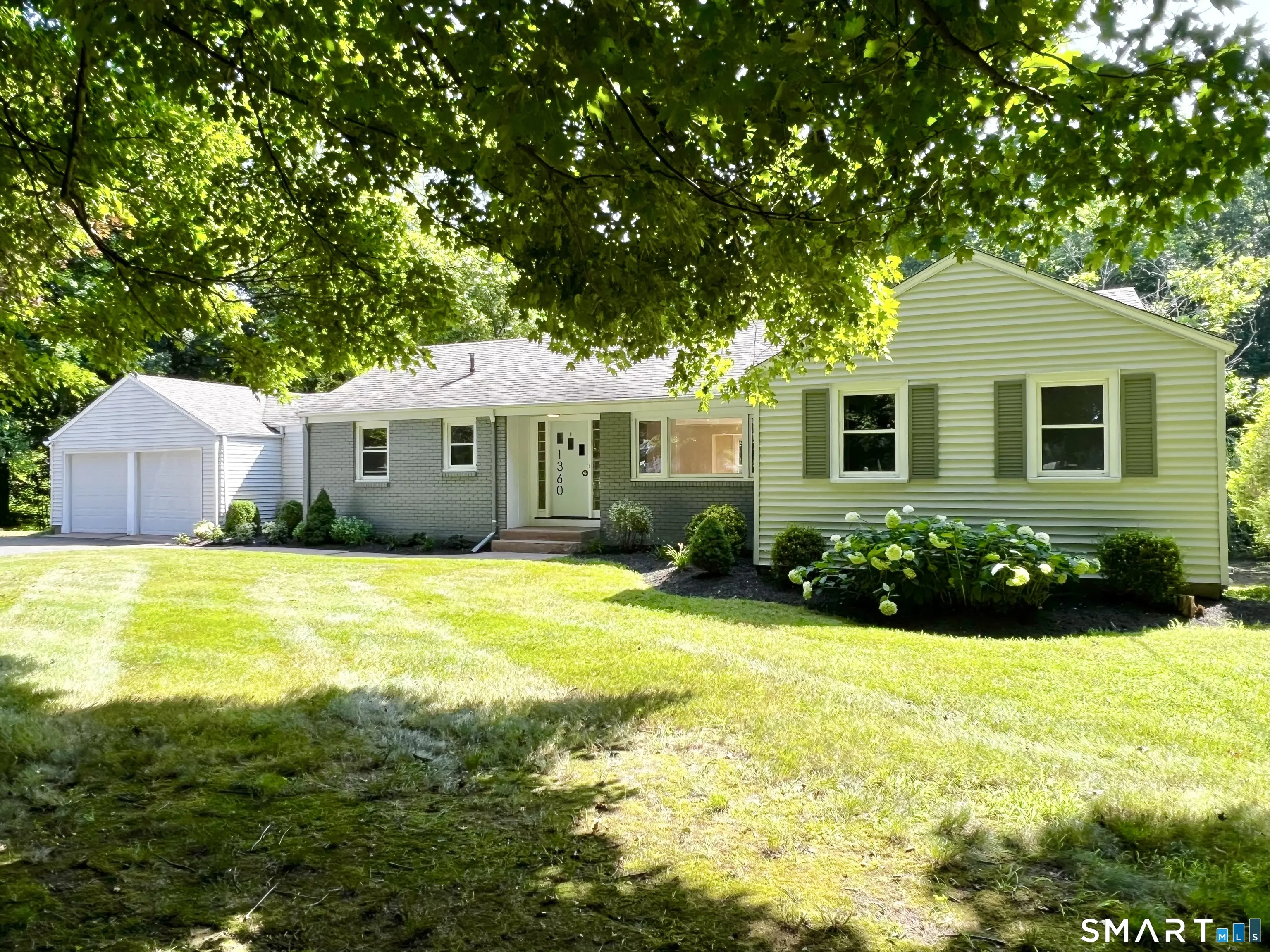1360 Main Street, Glastonbury