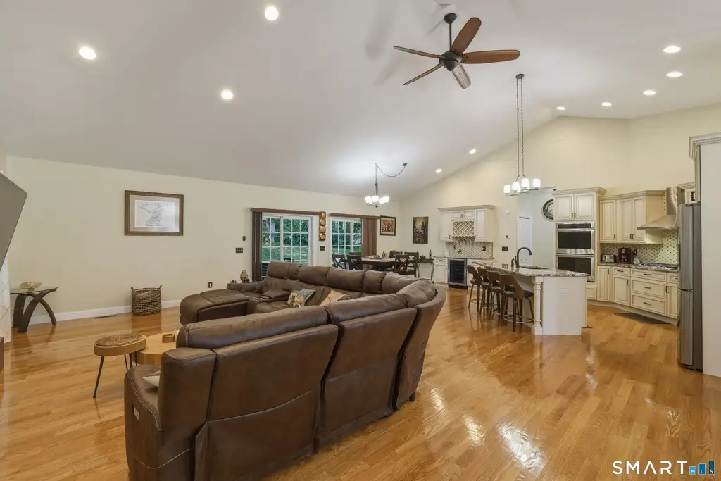 16 Crystal Brook Road, Wolcott