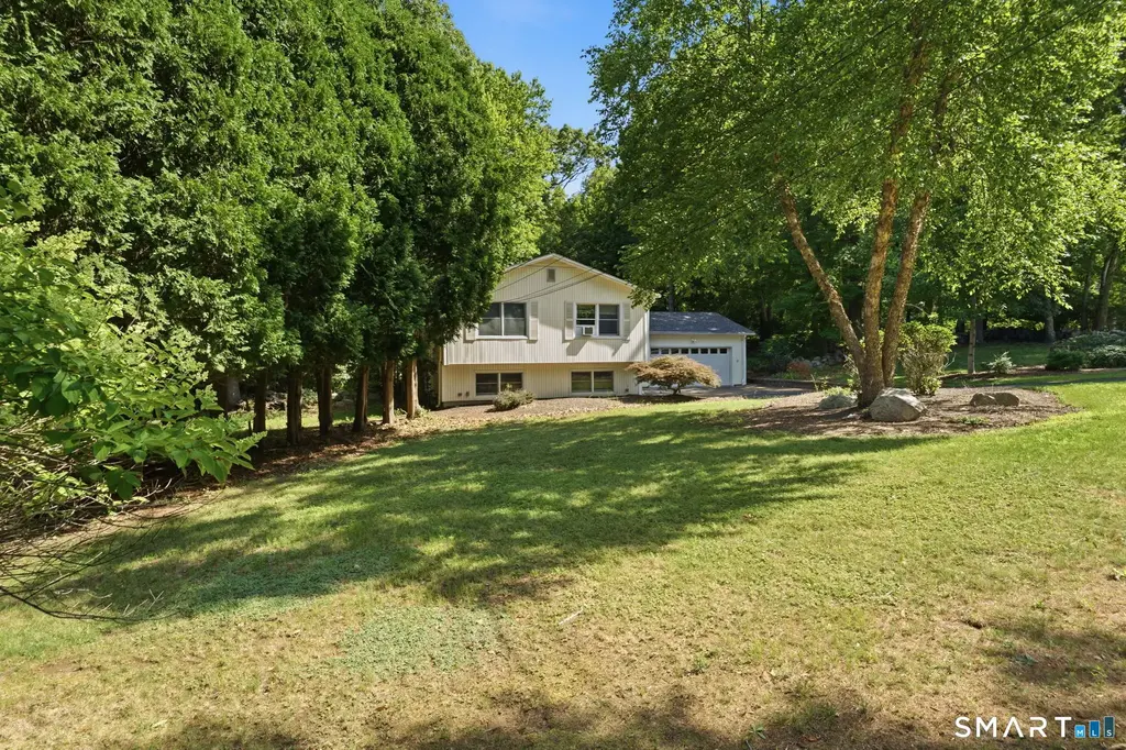 22 Devonshire Drive, Ledyard