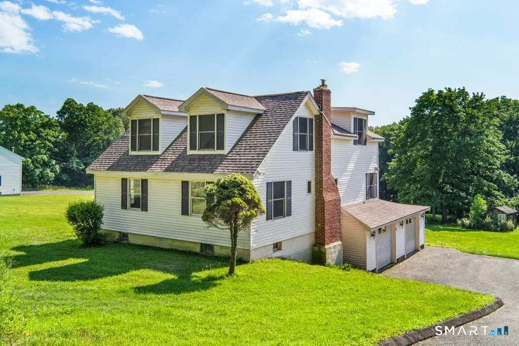 30 Old Middle Road, Brookfield