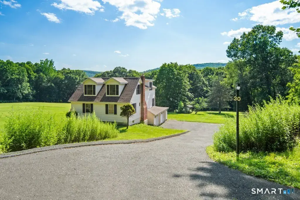 30 Old Middle Road, Brookfield