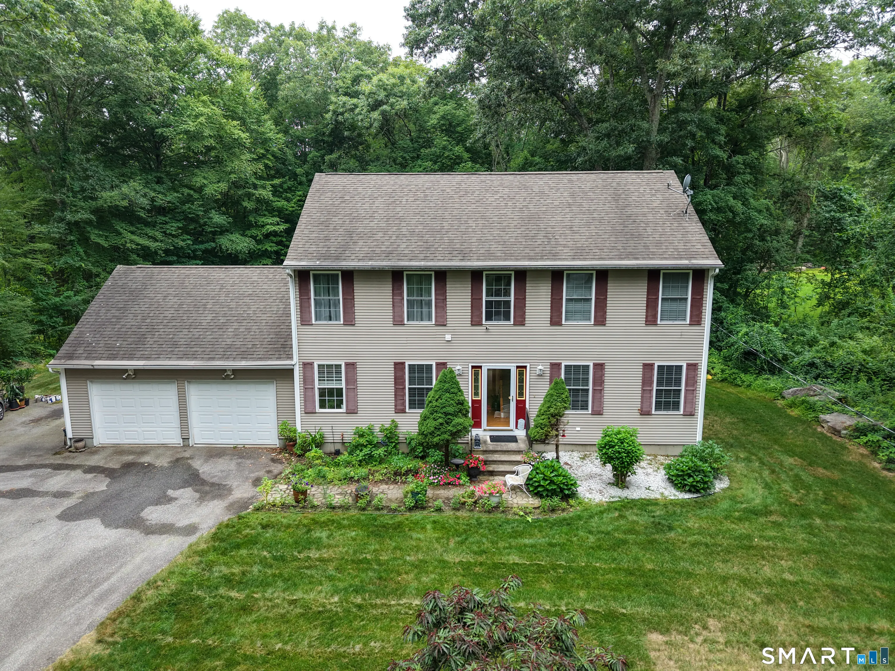 17 Tripp Hollow Road, Brooklyn