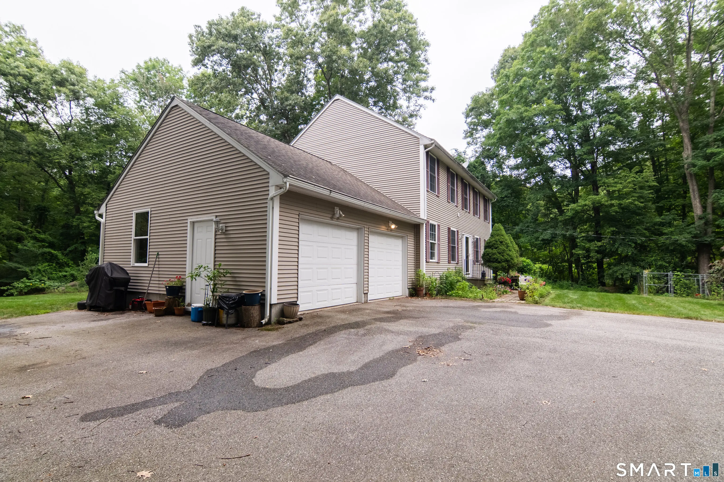 17 Tripp Hollow Road, Brooklyn
