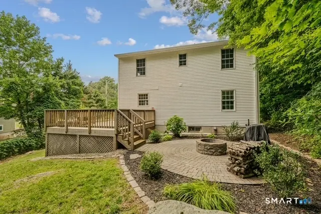 16 Norman Drive, Ledyard