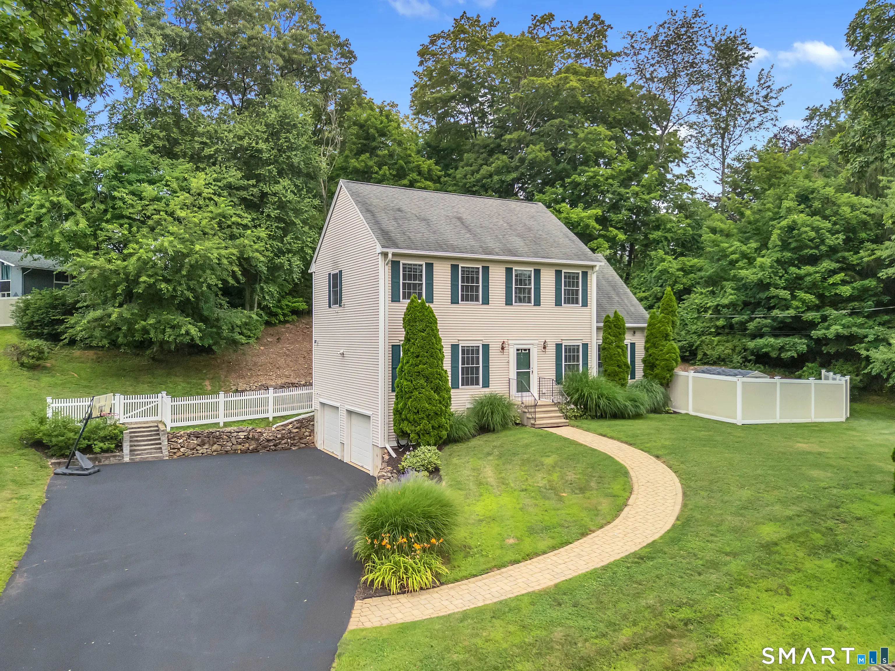 261 Twin Lakes Road, North Branford