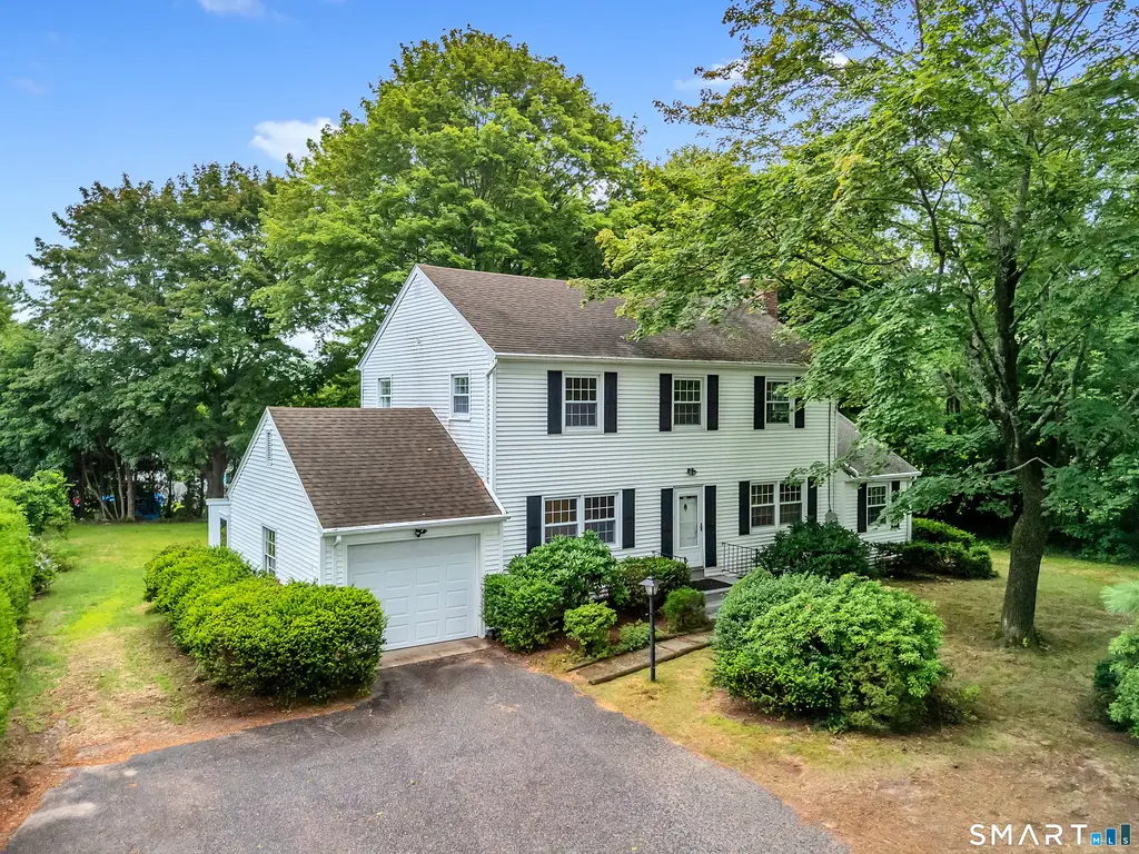 129 Chesterfield Road, East Lyme