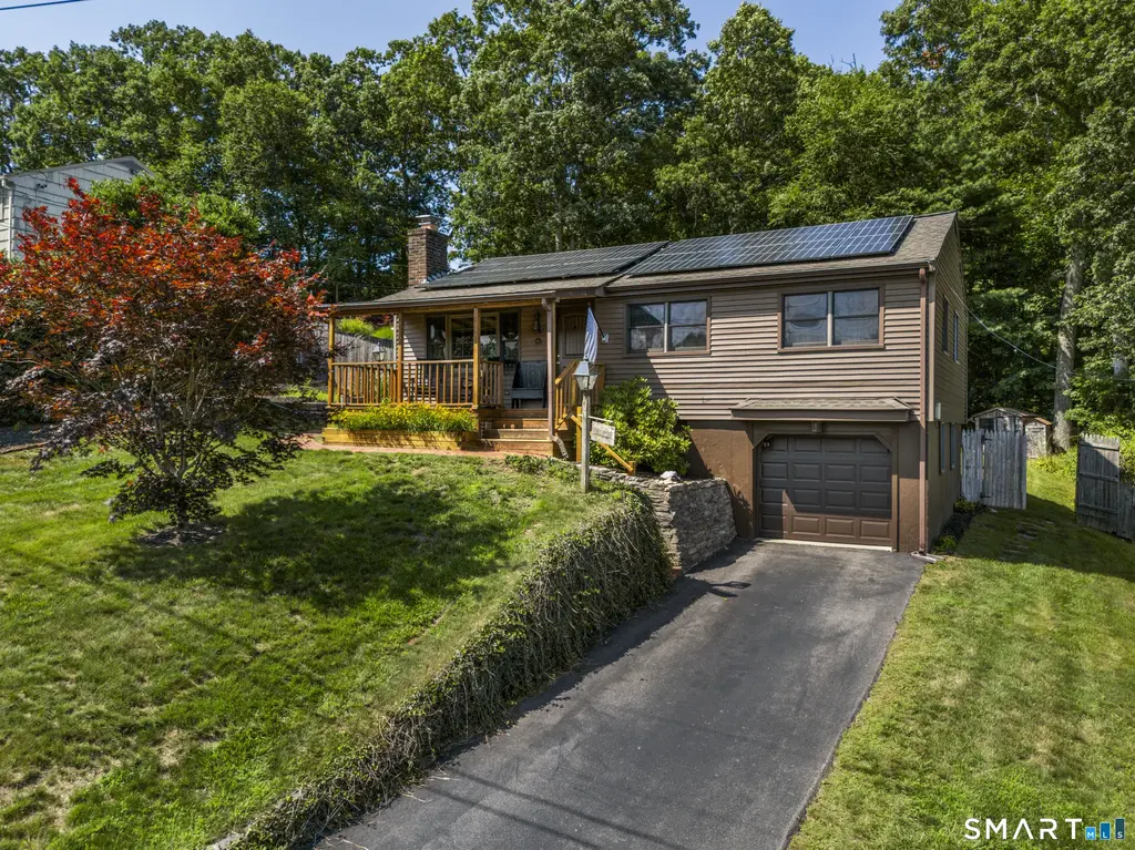 19 Hickory Drive, Ledyard
