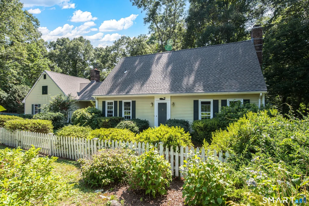 85 Dean Road, East Lyme