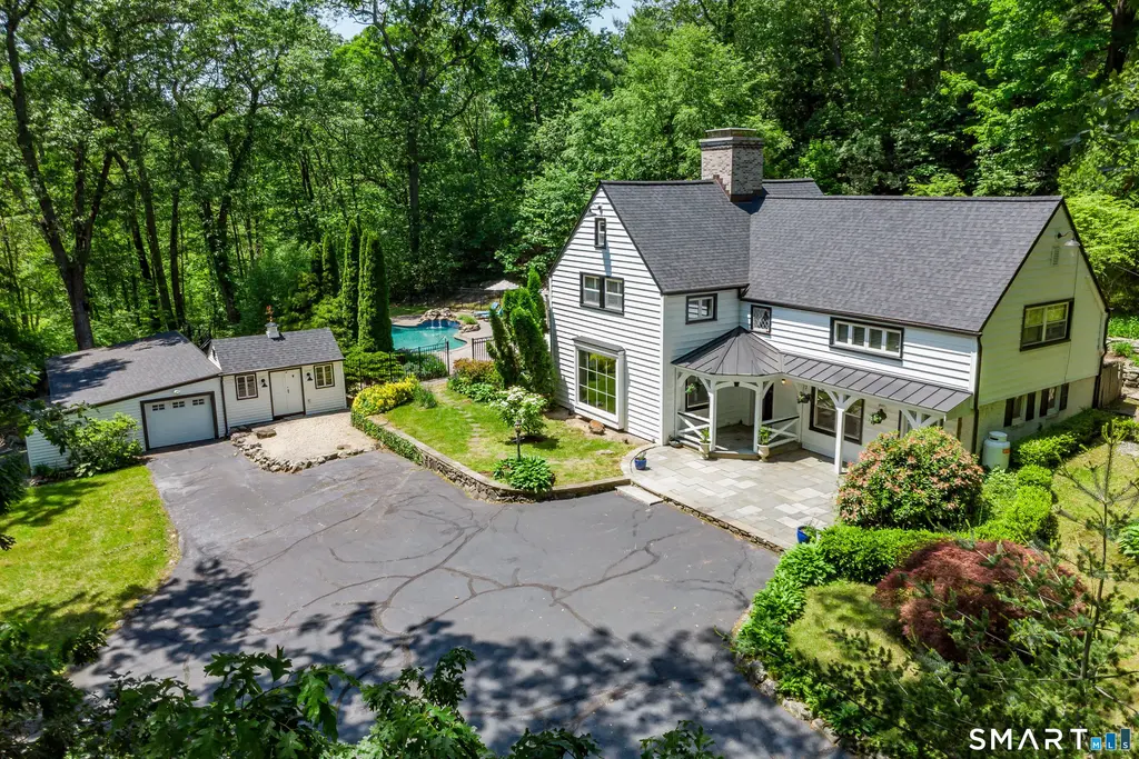 77 Crest Road, Middlebury