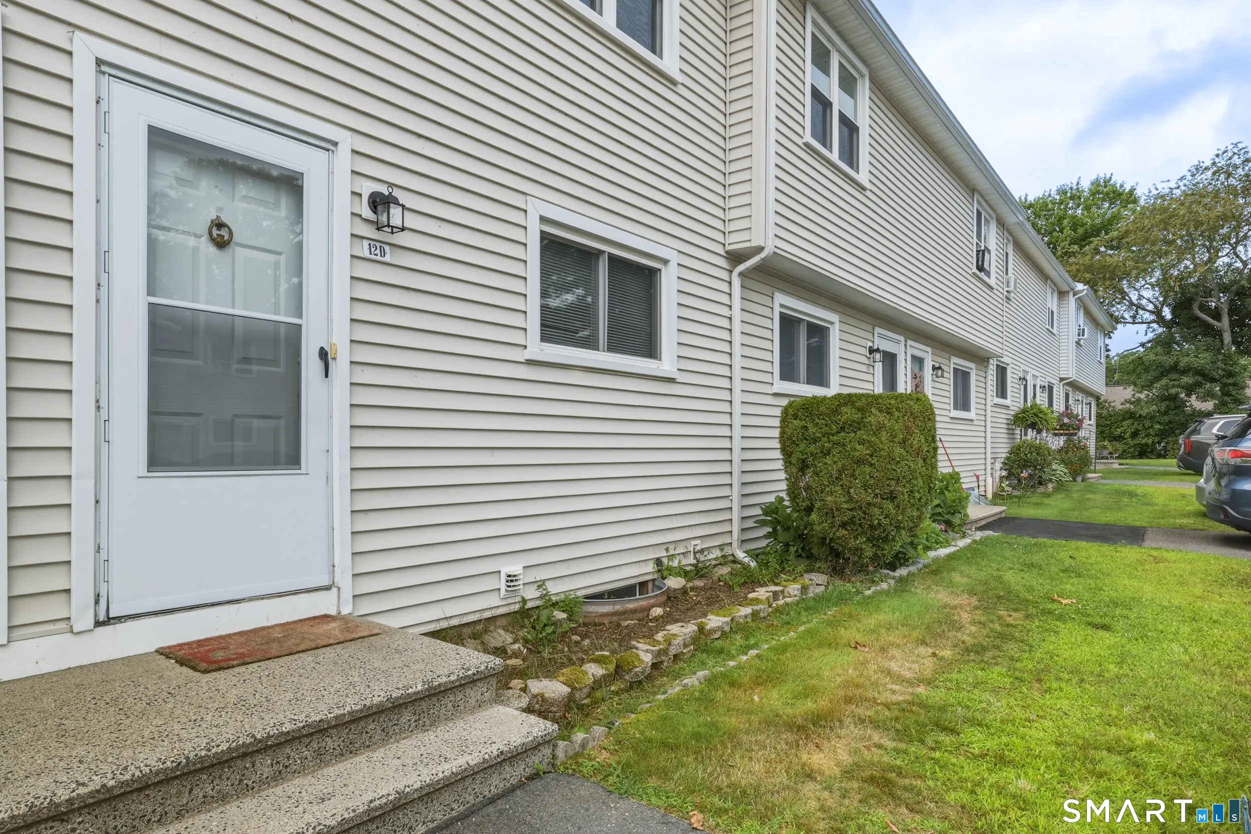 1081 New Haven Road 12d, Naugatuck