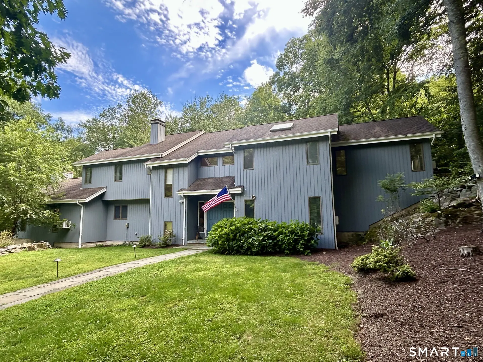 4 Deerfield Road, Brookfield