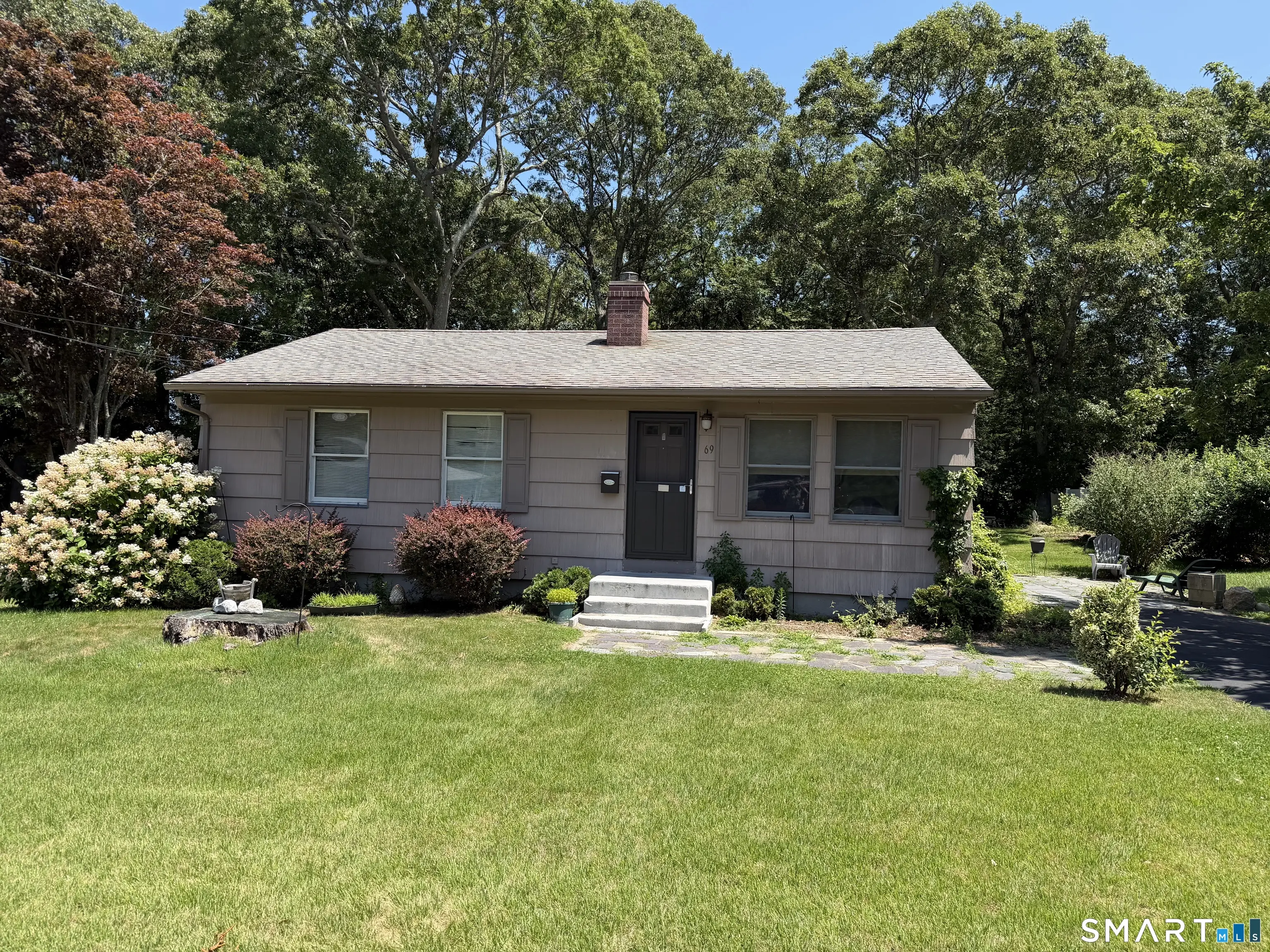 69 Nantucket Drive, Groton