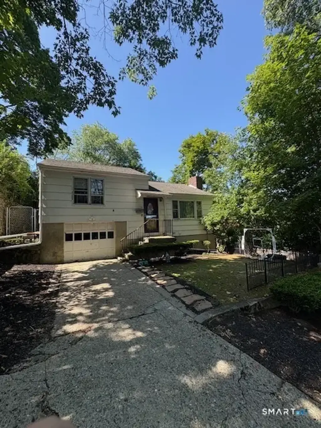 50 Crest Street, New London