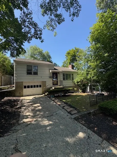 50 Crest Street, New London