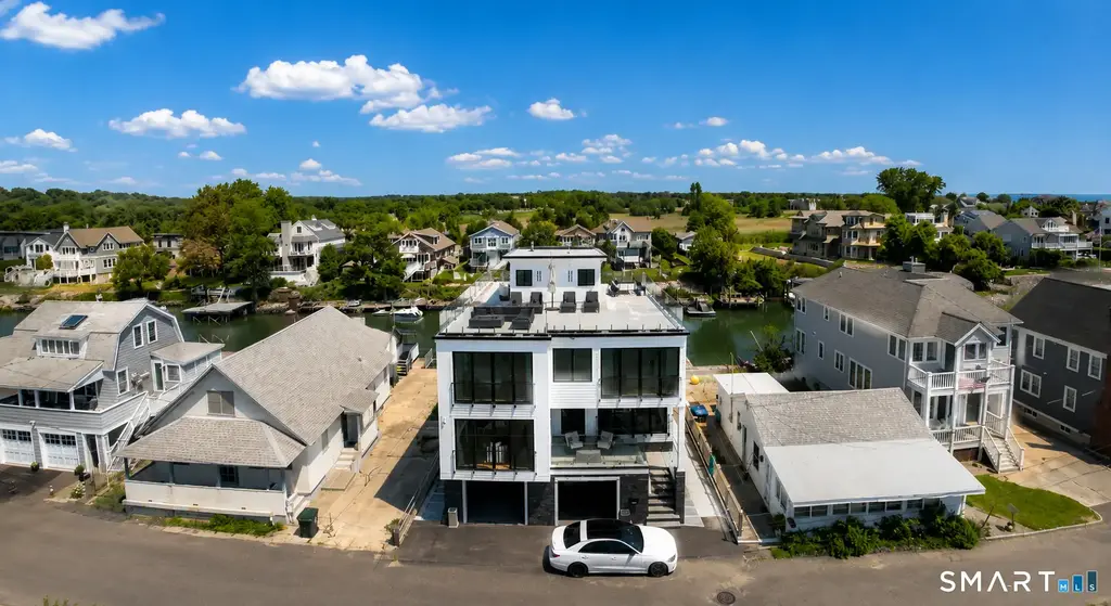 2268 Fairfield Beach Road, Fairfield