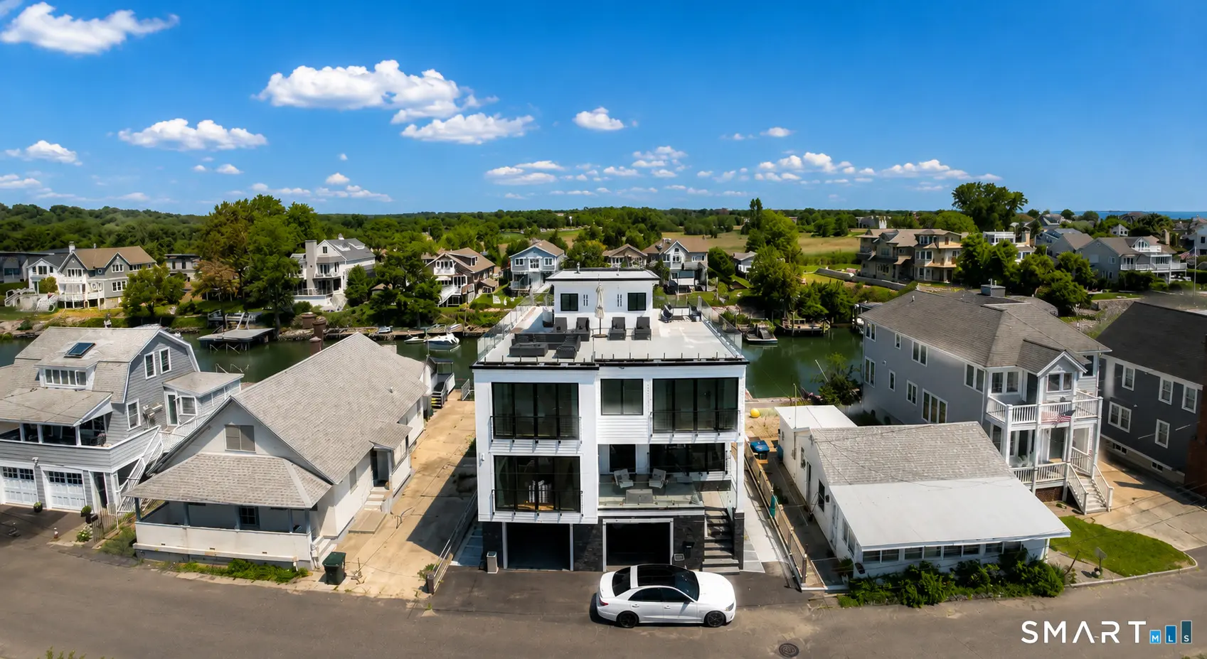 2268 Fairfield Beach Road, Fairfield