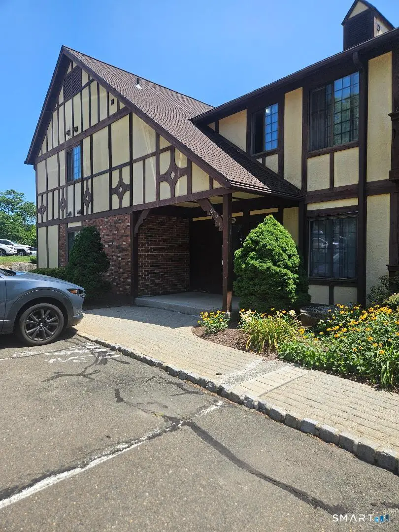 27 Canterbury Road 27, Bridgeport