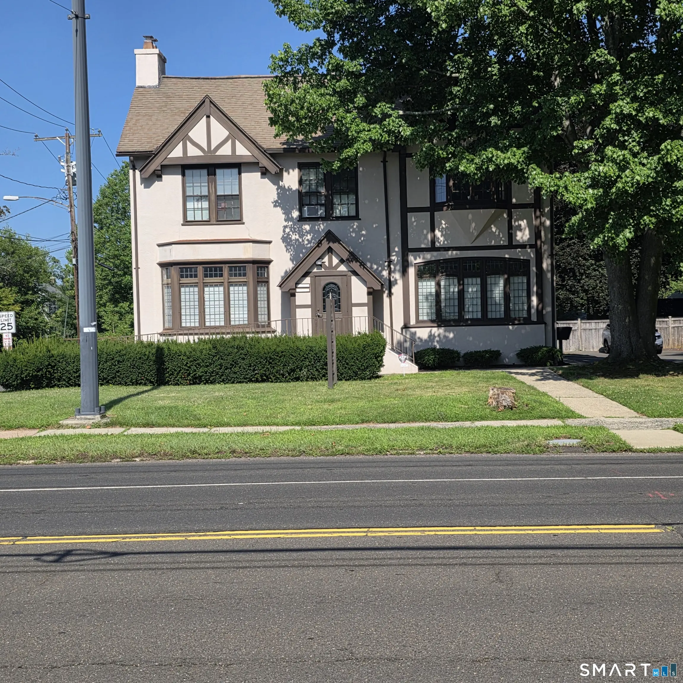 1844 Whitney Avenue, Hamden