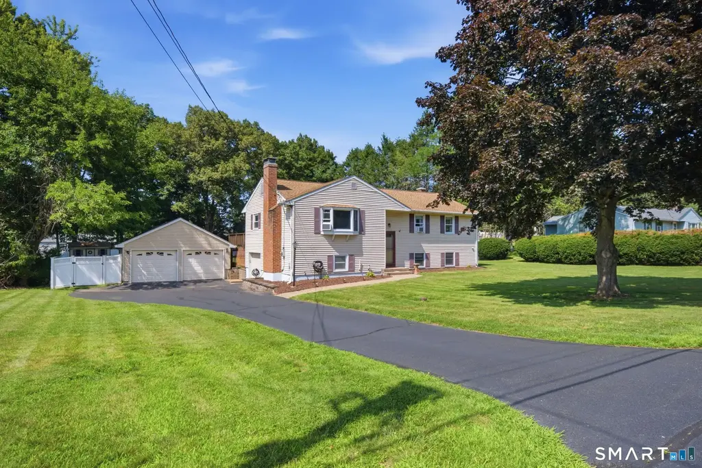 77 Montauk Drive, Vernon