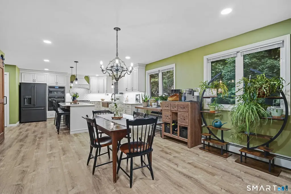 8 Thomas Drive, Tolland