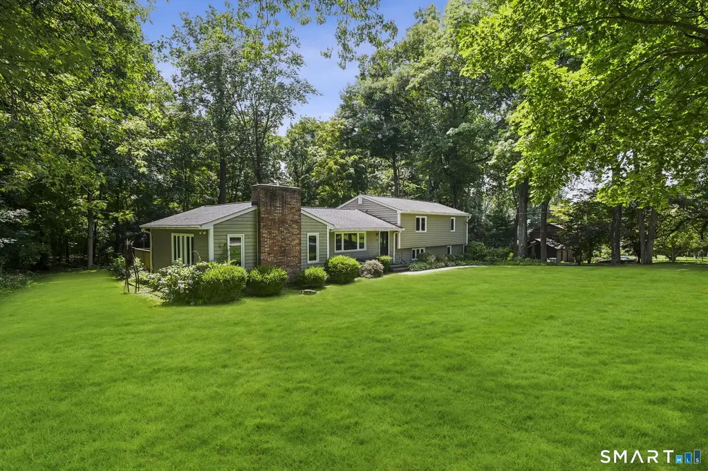 19 Crestwood Road, Monroe