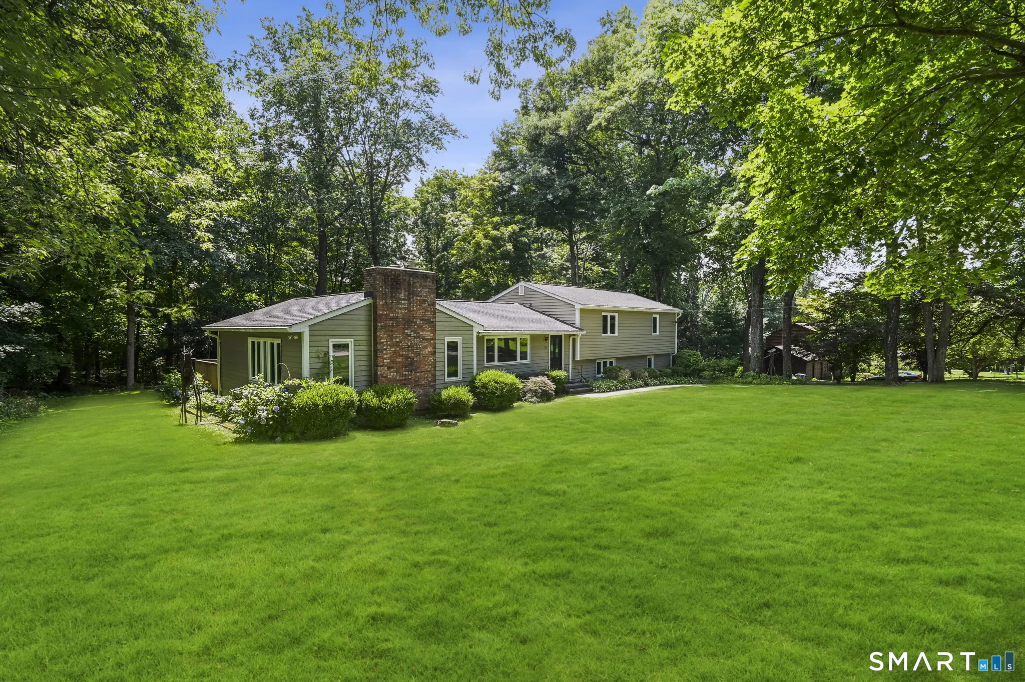 19 Crestwood Road, Monroe