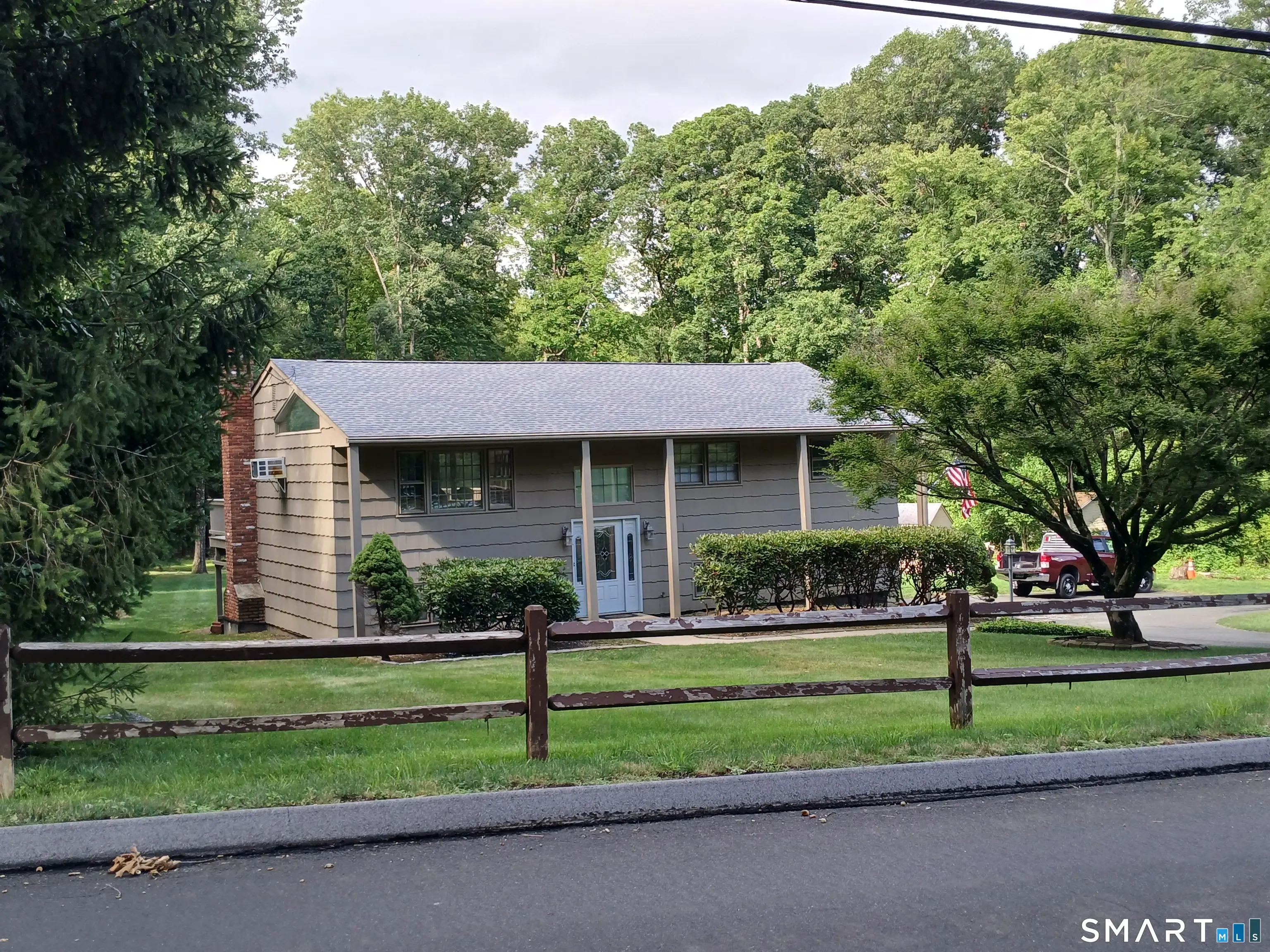 40 Huckleberry Hill Road, Brookfield