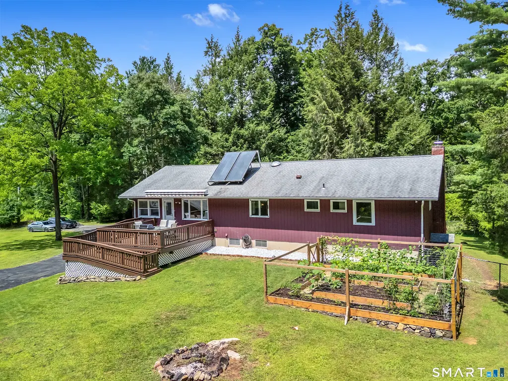 25 Obtuse Hill Road, Brookfield