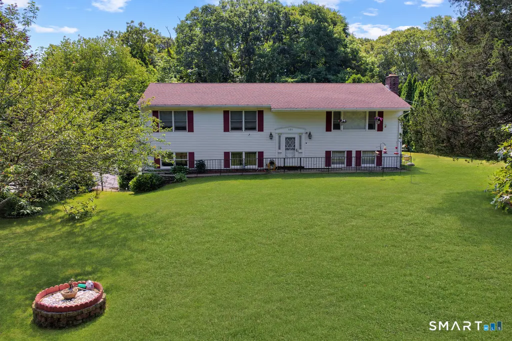 129 Elm Ridge Road, Stonington