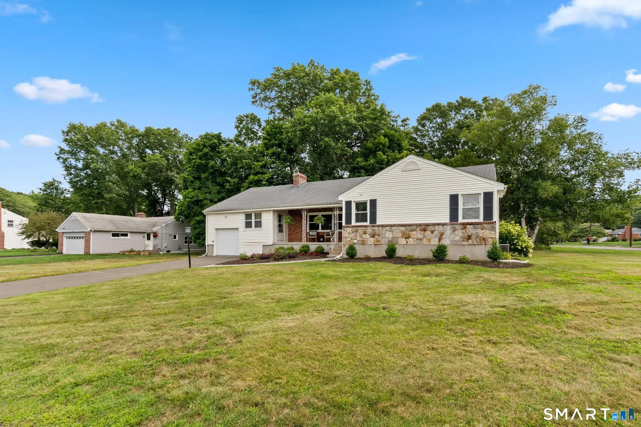 2 Old Field Road, West Hartford