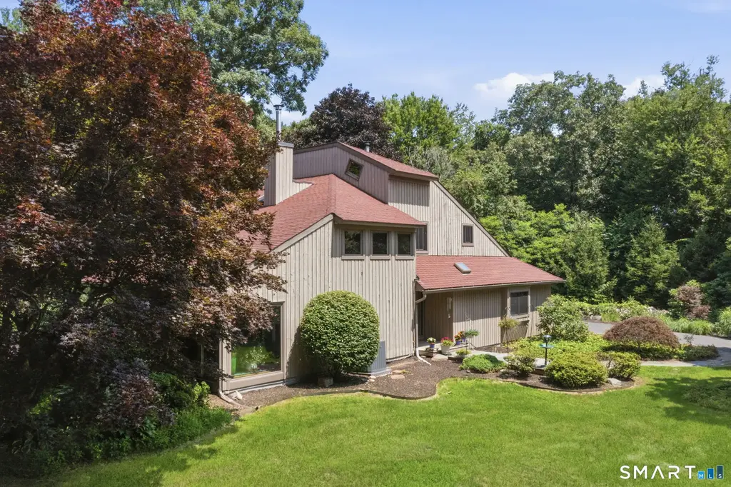 11 Fire Hill Lane, Redding