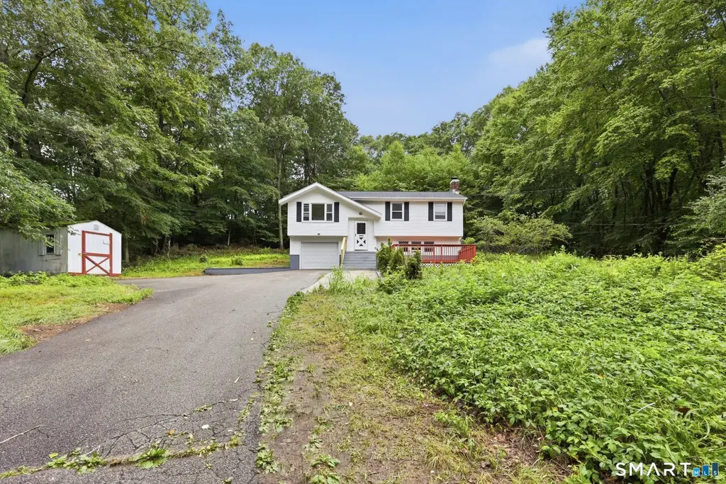 24 Crestview Drive, Montville