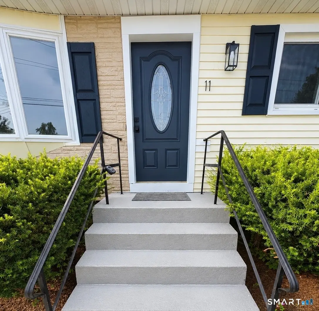 11 Flaum Drive, West Haven