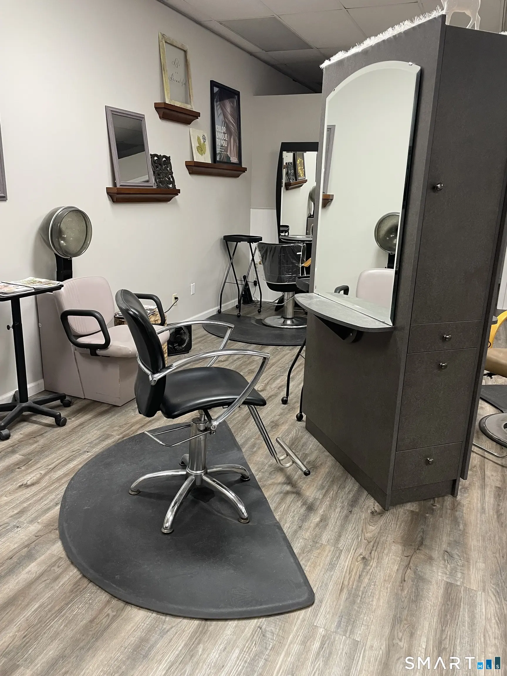 30 Pennsylvania Avenue Beauty Salon Business, East Lyme