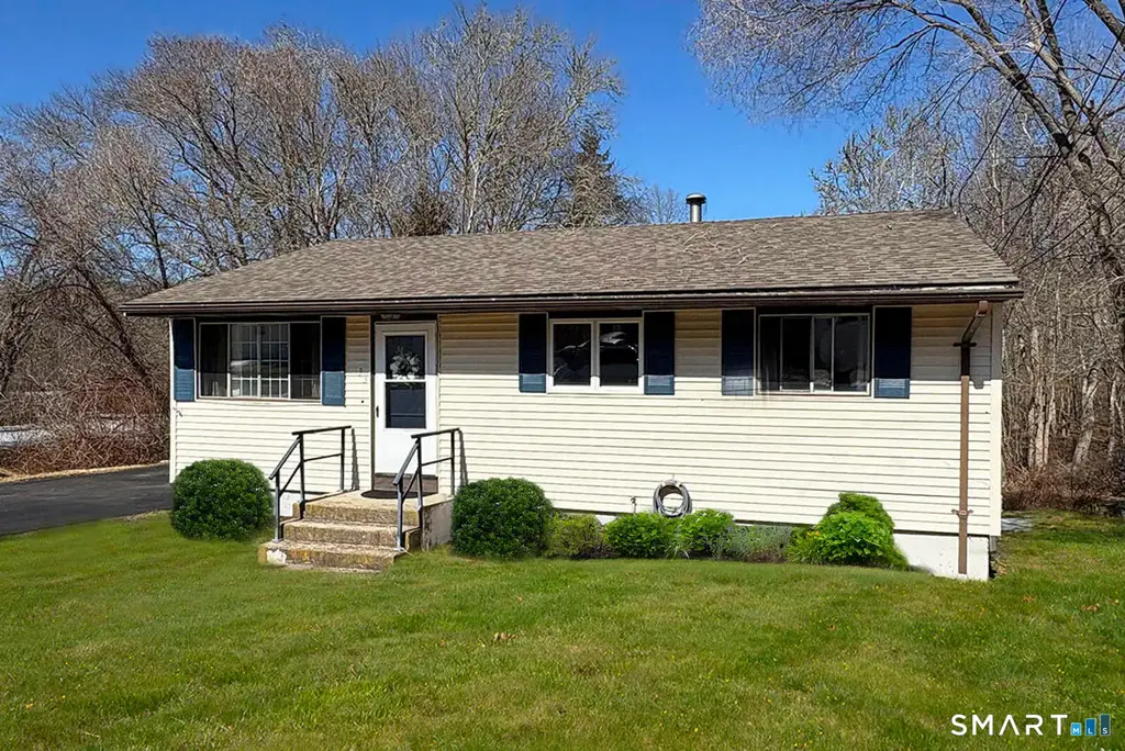 33 Shawondassee Drive, Stonington