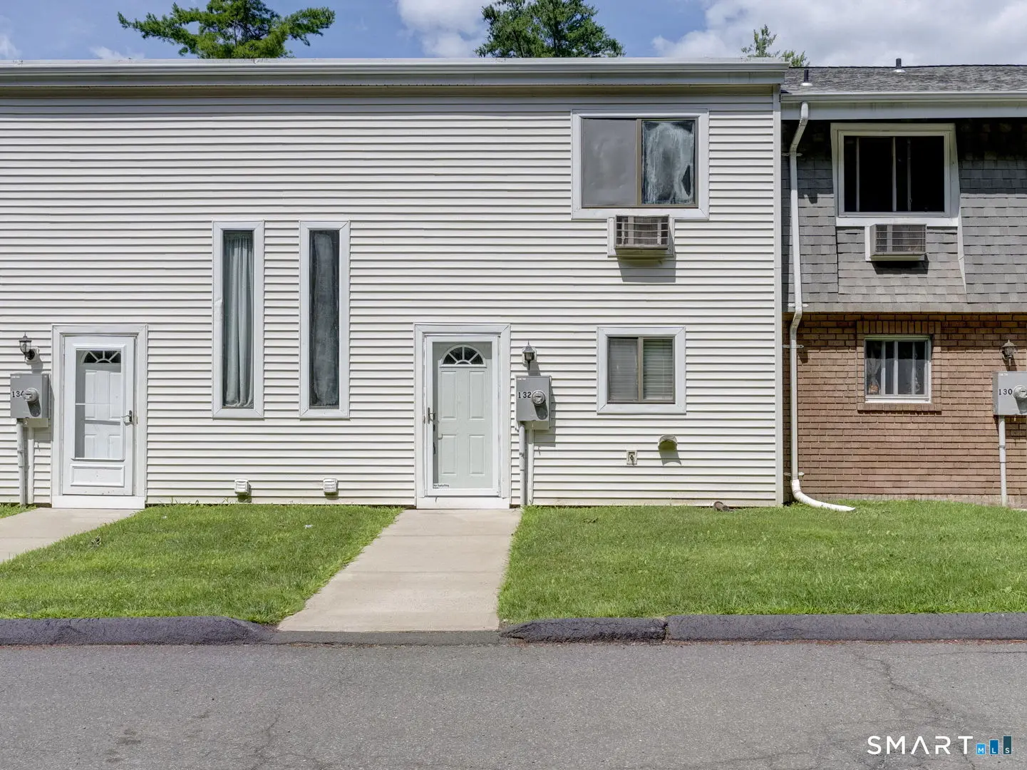 132 Sutton Place 132, Bloomfield