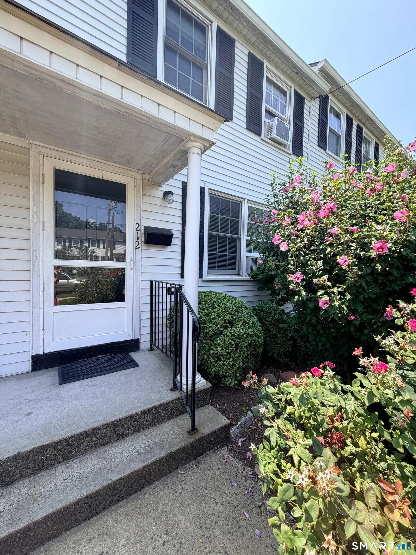 212 Sylvan Knoll Road, Stamford