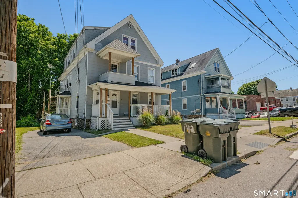 144 Montauk Avenue, New London