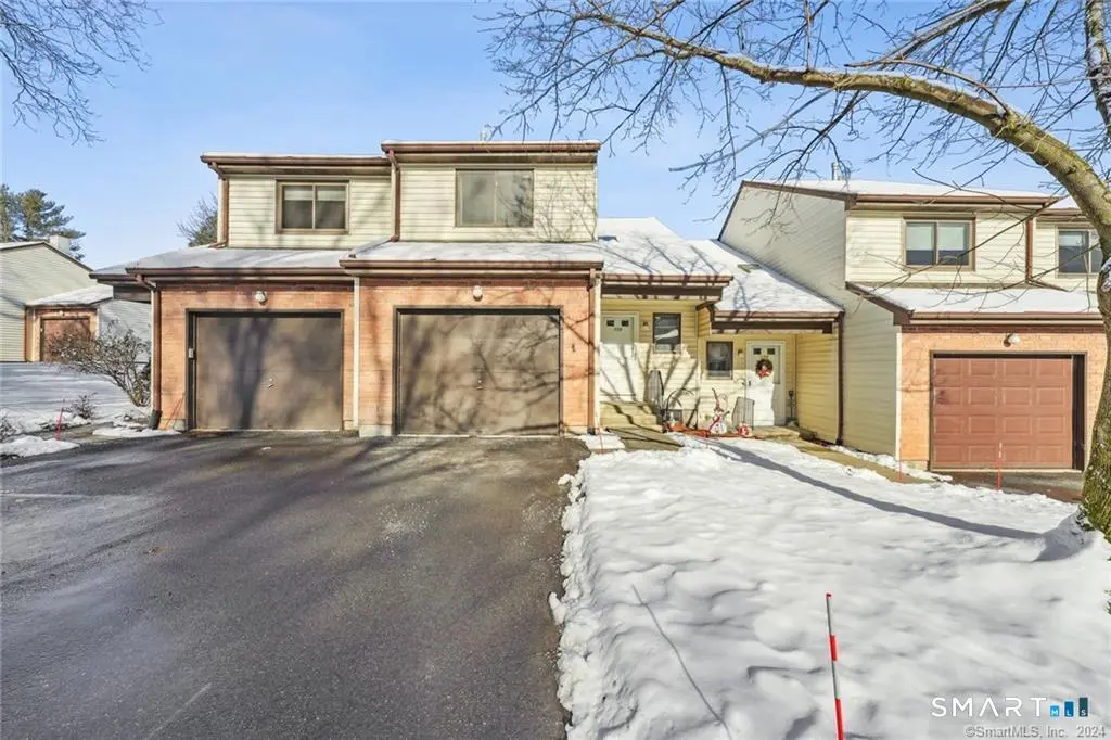 17 Oak Forest Drive 2, Manchester