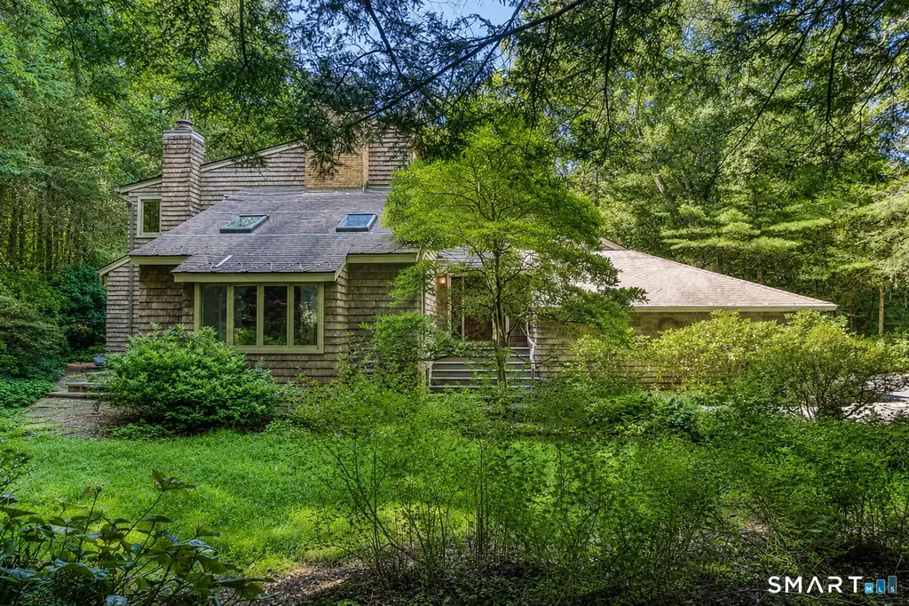 39 Woodhaven Drive, Simsbury