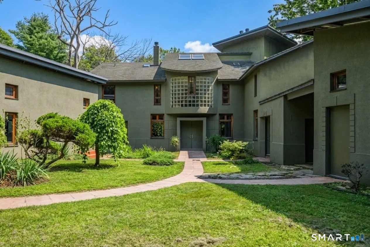 27 Ridge Road, Canton