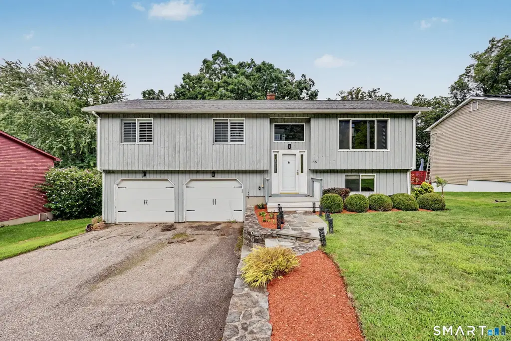 35 Bruce Drive, Shelton