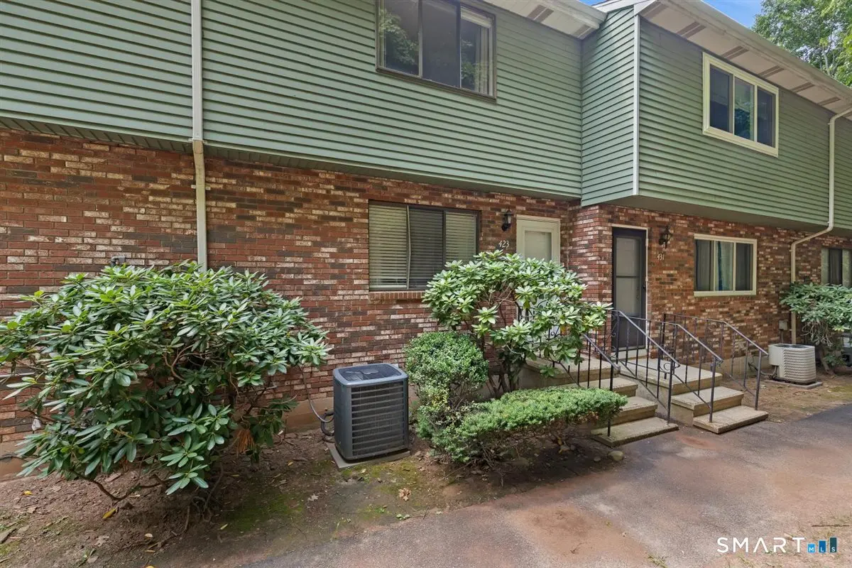 423 Churchill Drive 423, Newington