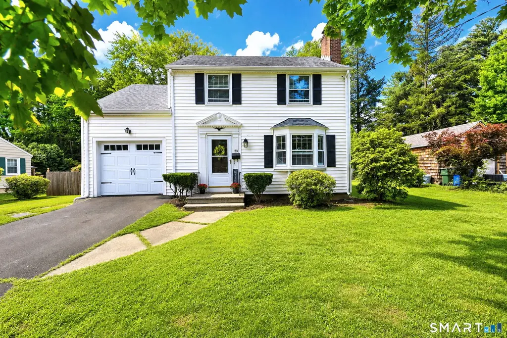 33 Elton Drive, Newington