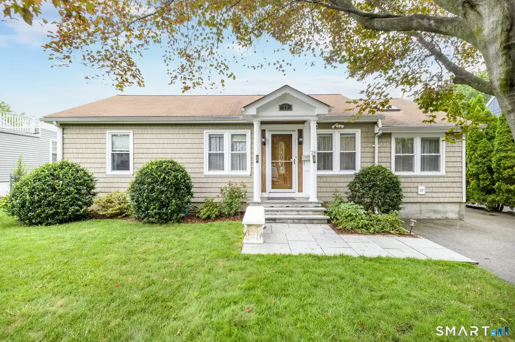 28 Sutton Drive West, Stamford