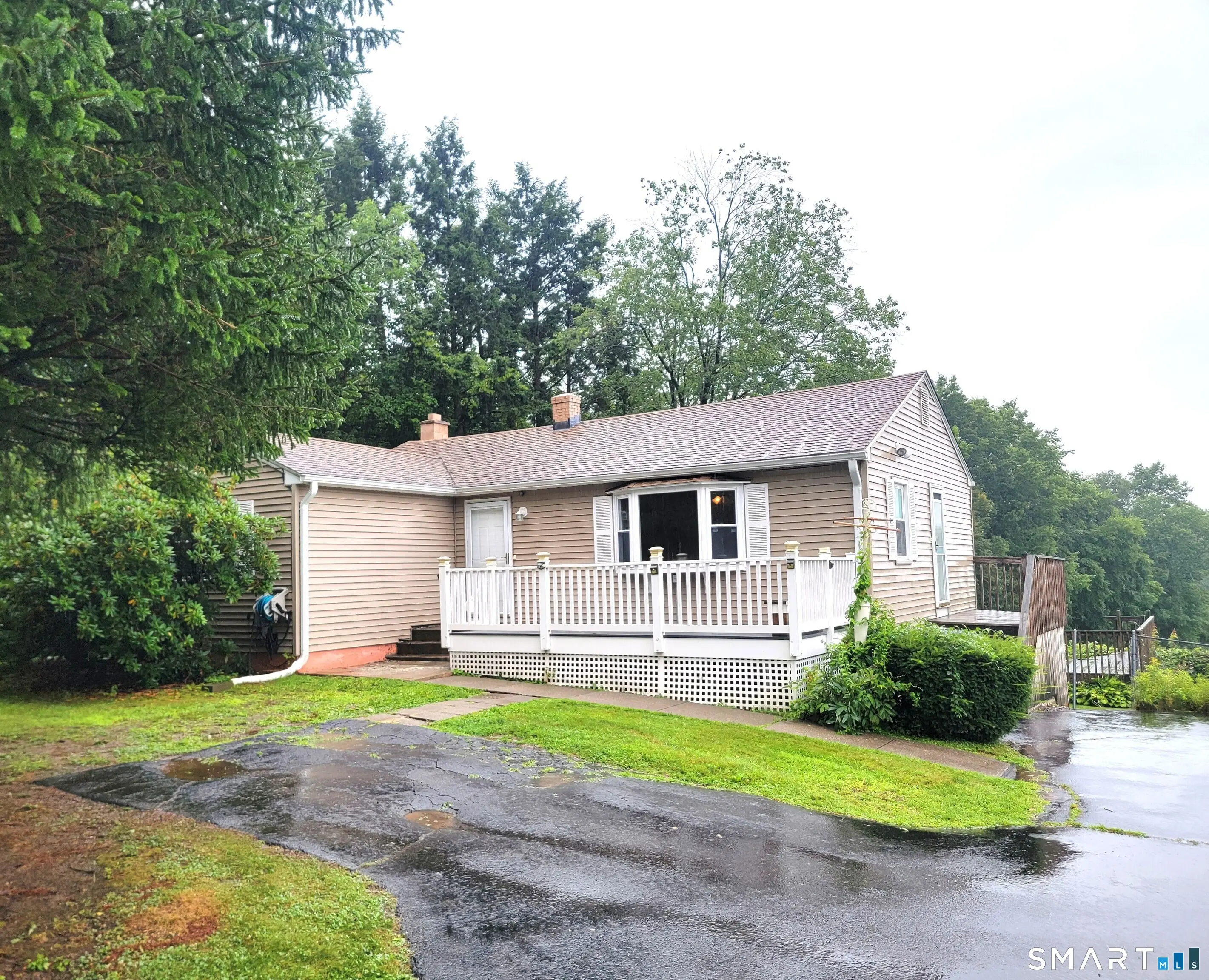 527 East Street North, Suffield