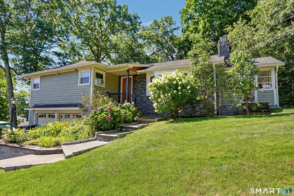 150 Suzanne Circle, Trumbull