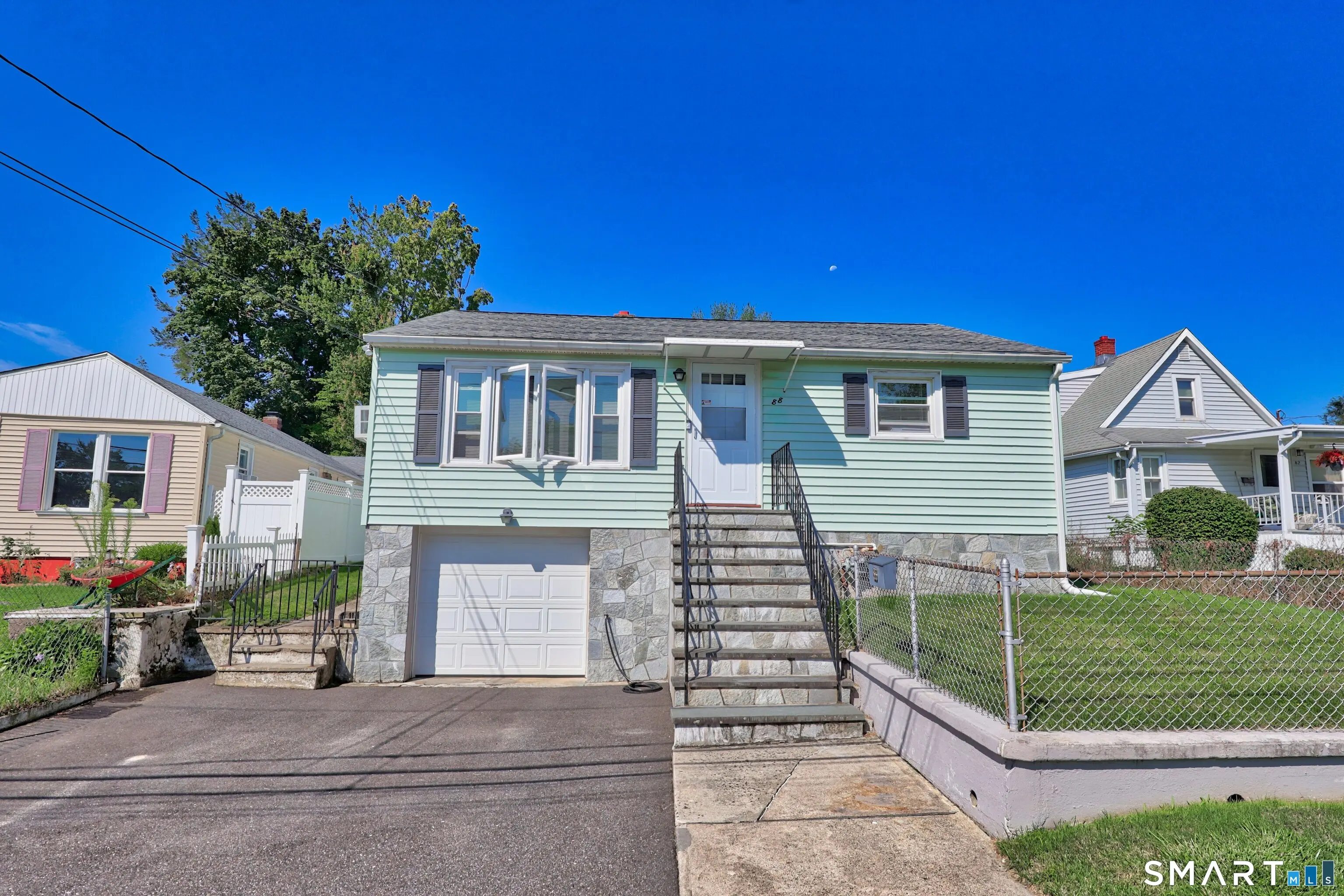 88 Carver Street, Waterbury