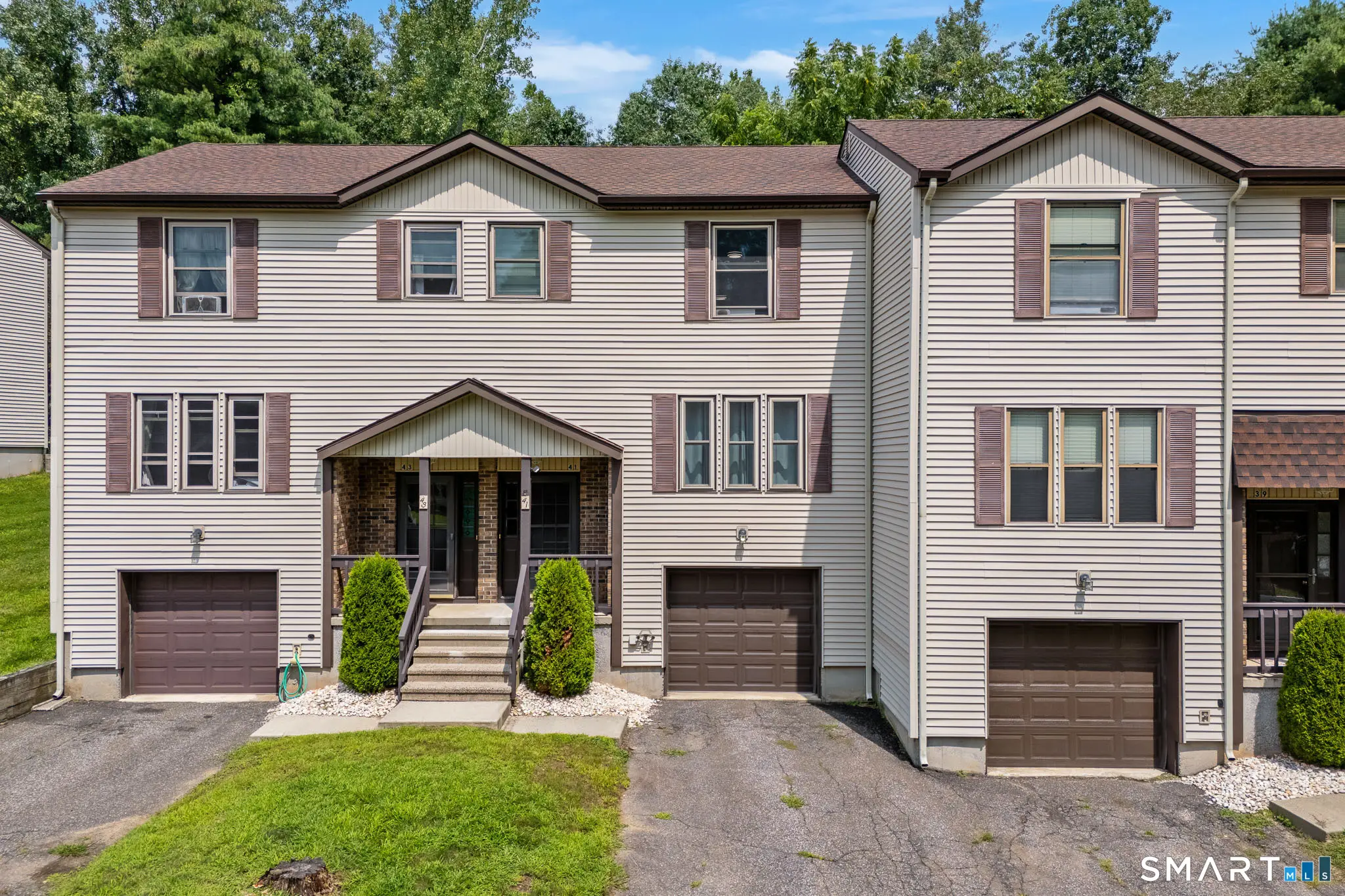 41 Country Hill Road 41, Naugatuck