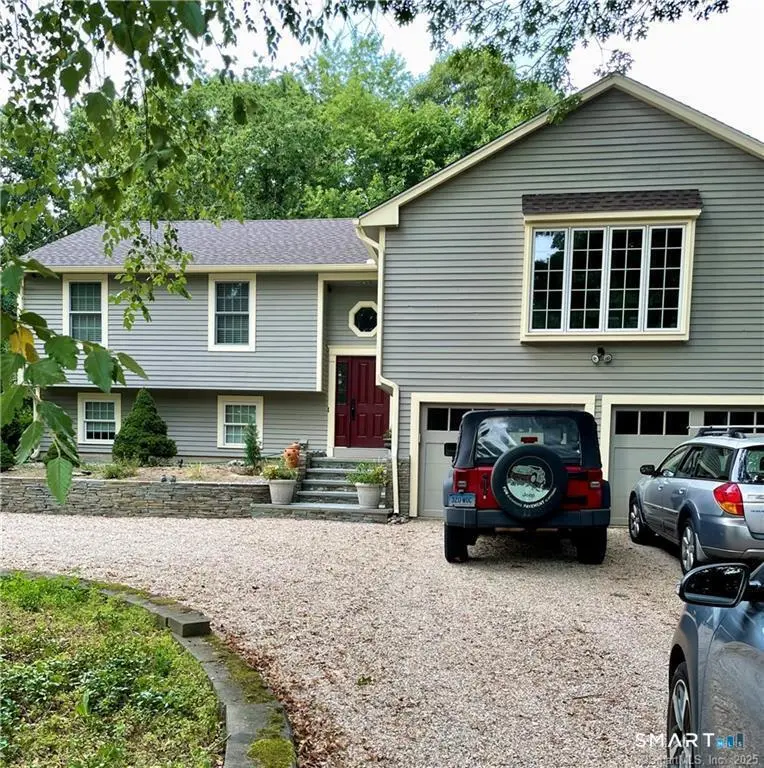 15 Oak Hill Drive, Clinton